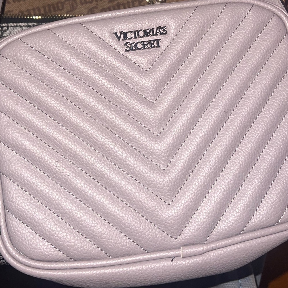 Victoria's Secret Chevron Quilted Crossbody Bag in Gray - Picture 3 of 3